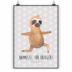 Mr. & Mrs. Panda Poster DIN A4 Faultier Yoga - Grau Pastell - Geschenk, Krieger, Kunstdruck, Faultier Yoga (1 St)
