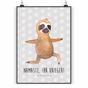Mr. & Mrs. Panda Poster DIN A5 Faultier Yoga - Grau Pastell - Geschenk, Wanddeko Bild, Bild, Faultier Yoga (1 St)