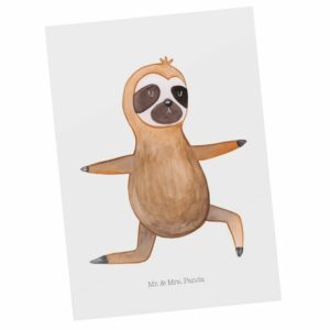 Mr. & Mrs. Panda Postkarte Faultier Yoga - Weiß - Geschenk, Krieger, Faultier Geschenk, Entspan
