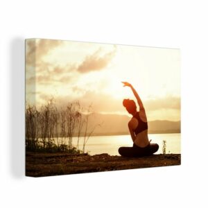 OneMillionCanvasses® Leinwandbild Silhouette einer jungen Frau beim Yoga am Strand, (1 St), Wandbild Leinwandbilder, Aufhängefertig, Wanddeko, 30x20 cm