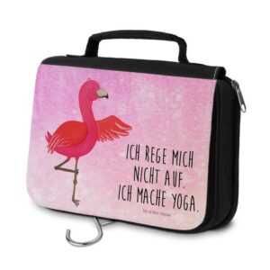 Mr. & Mrs. Panda Kulturbeutel Flamingo Yoga - Aquarell Pink - Geschenk, Herren, Schminkutensil, Yog (1-tlg), Wasserabweisend