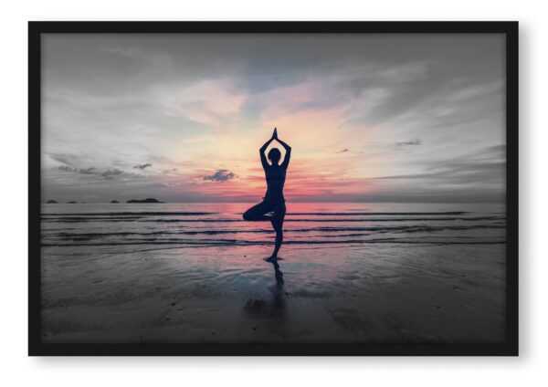 Yoga am Strand, Poster mit Bilderrahmen