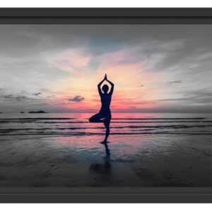 Yoga am Strand, im Schwebe-Effekt Bilderrahmen